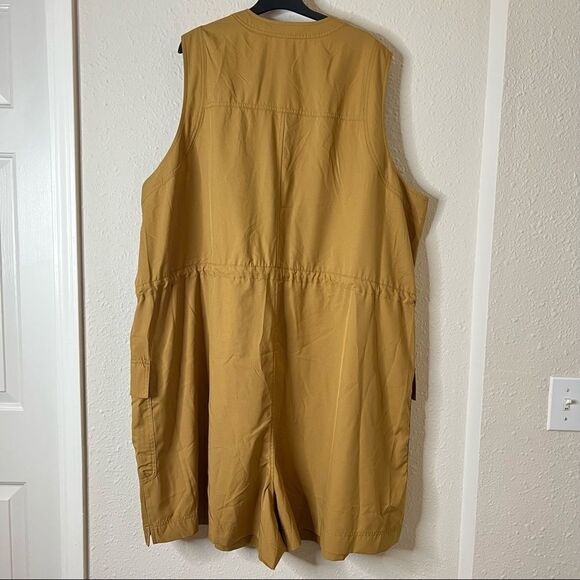 Old Navy StretchTech Sleeveless Zip-Front Cargo Romper - Picture 9 of 11